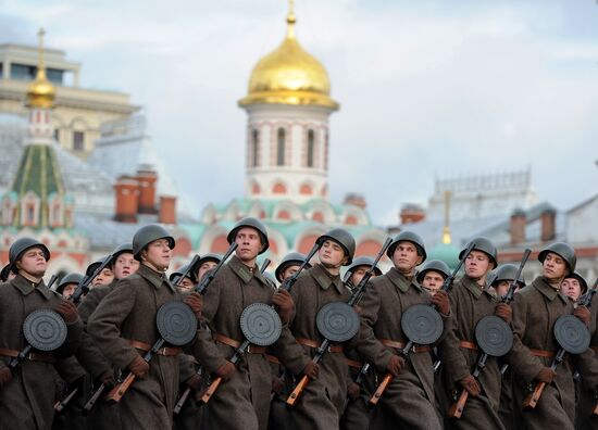Full rehearsal of march to mark 1941 parade anniversary