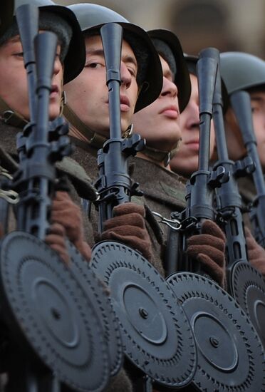 Full rehearsal of march to mark 1941 parade anniversary