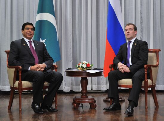 Dmitry Medvedev meets with Raja Pervez Ashraf
