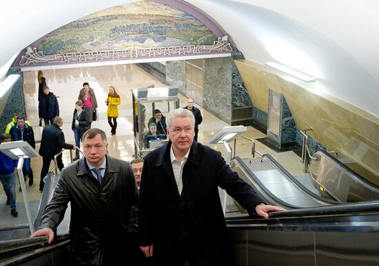 Sergei Sobyanin inspects new subway station vestibule