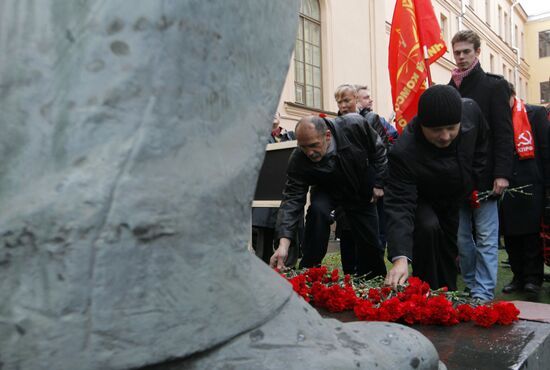 Monument to Vladimir Lenin unveiled in St. Petersburg