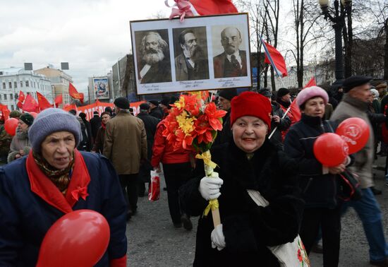 Communist procession marks October Revolution anniversary