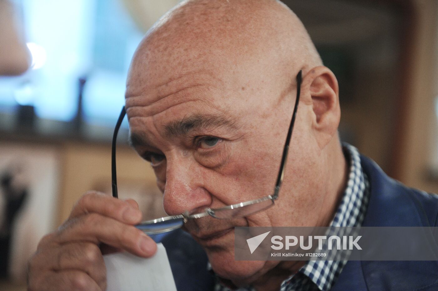 Journalist V. Pozner in his restaurant on Ostozhenka street