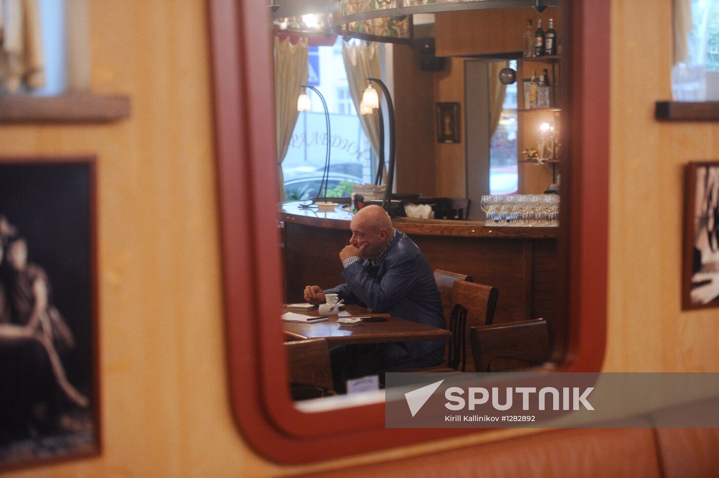 Journalist V. Pozner in his restaurant on Ostozhenka street