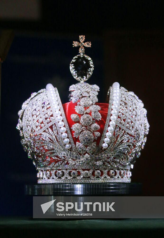Presentation of Grand Imperial Crown