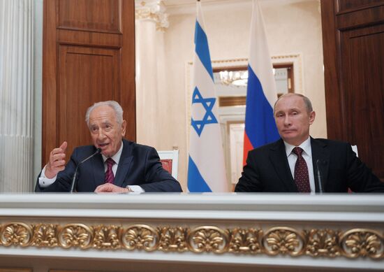 Vladimir Putin's meeting with Shimon Peres in Kremlin