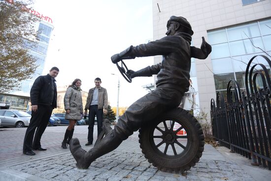 New monument to motorist in Volgograd