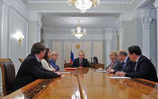 Vladimir Putin chairs meeting on pension system