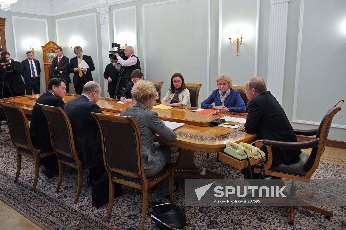 Vladimir Putin chairs meeting on pension system