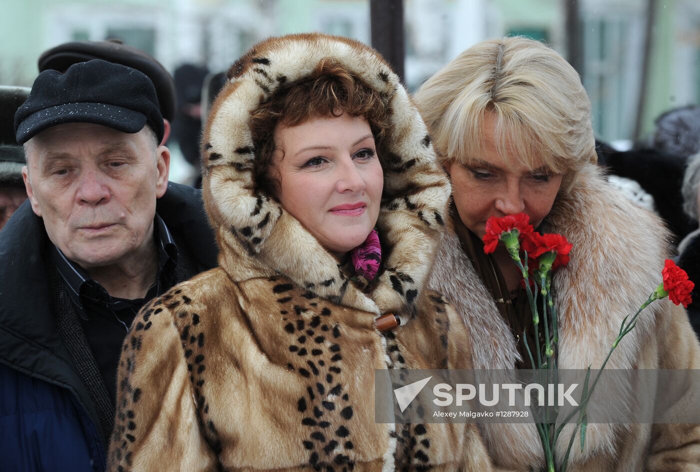 Monument to actor Mikhail Ulyanov unveiled in Omsk region