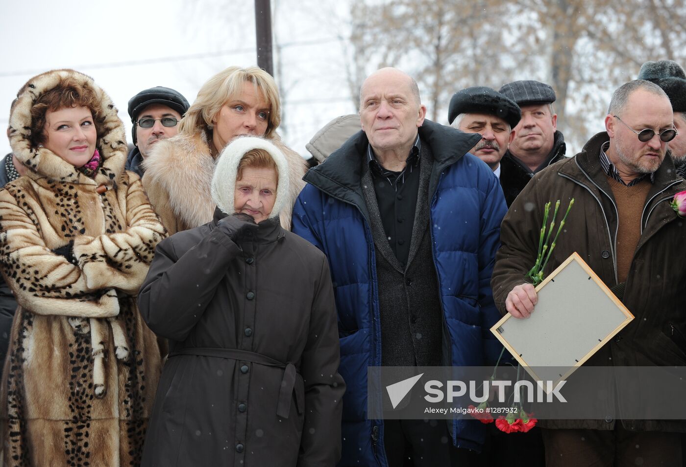 Monument to actor Mikhail Ulyanov unveiled in Omsk region