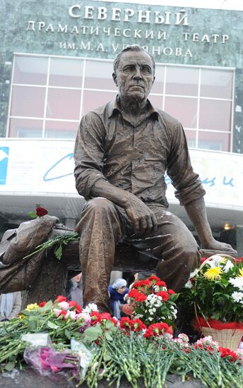 Monument to actor Mikhail Ulyanov unveiled in Omsk region