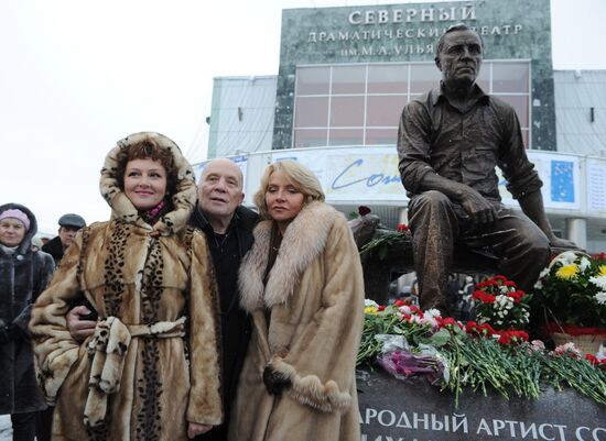 Monument to actor Mikhail Ulyanov unveiled in Omsk region