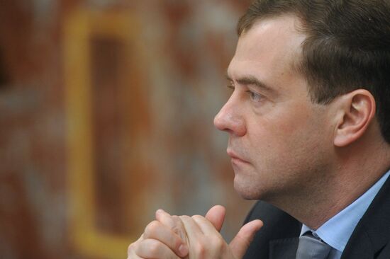 Dmitry Medvedev chairs government meeting