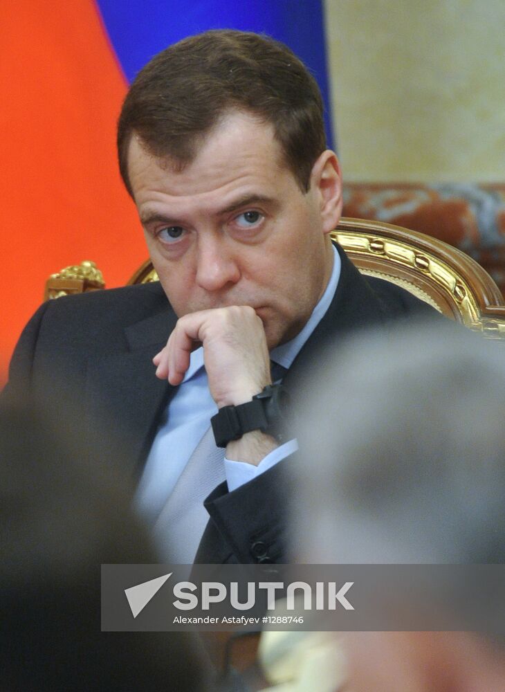Dmitry Medvedev chairs government meeting