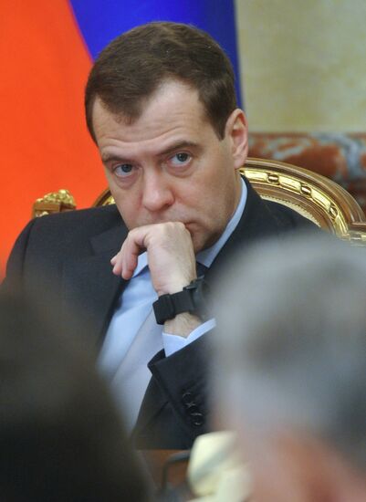 Dmitry Medvedev chairs government meeting