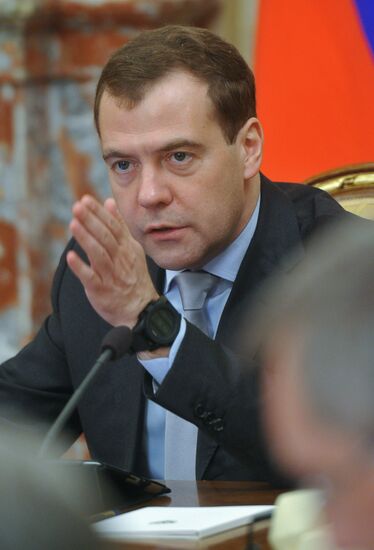 Dmitry Medvedev chairs government meeting