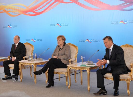 Vladimir Putin and Angela Merkel at St. Petersburg Dialog Forum