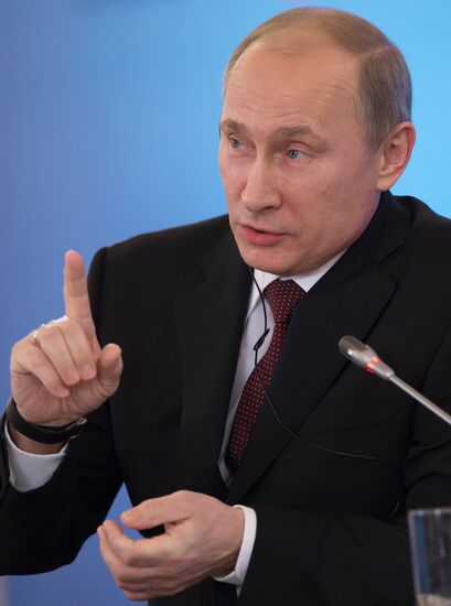 Vladimir Putin and Angela Merkel at St. Petersburg Dialog Forum