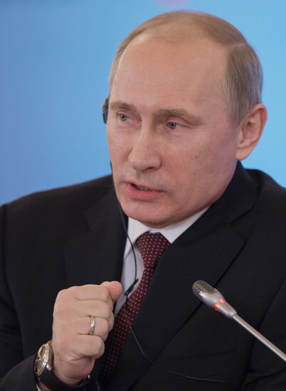 Vladimir Putin, Angela Merkel at St. Petersburg Dialogue Forum