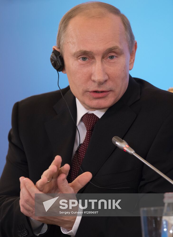 Vladimir Putin and Angela Merkel at St. Petersburg Dialog Forum