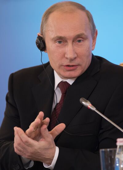 Vladimir Putin and Angela Merkel at St. Petersburg Dialog Forum