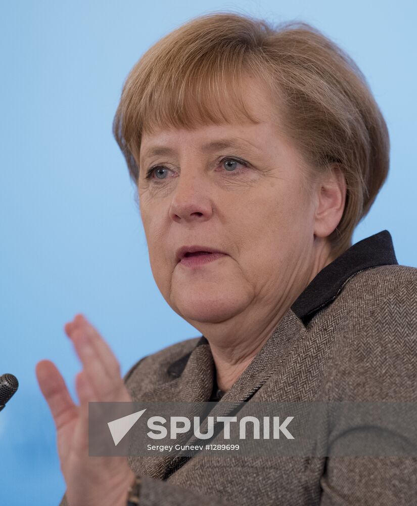 Vladimir Putin, Angela Merkel at St. Petersburg Dialogue Forum