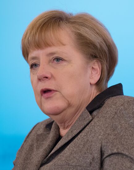 Vladimir Putin, Angela Merkel at St. Petersburg Dialogue Forum