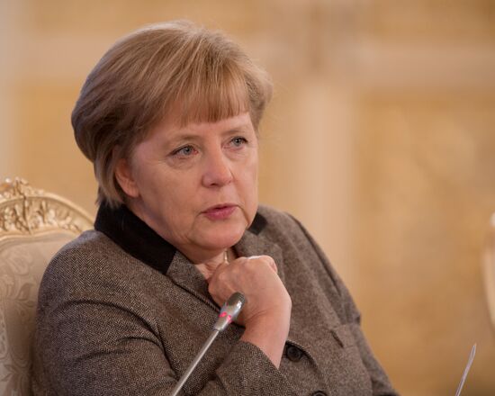 Vladimir Putin, Angela Merkel at St. Petersburg Dialogue Forum
