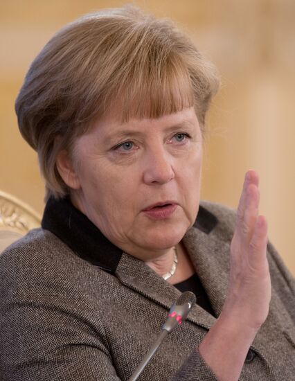 Vladimir Putin, Angela Merkel at St. Petersburg Dialogue Forum
