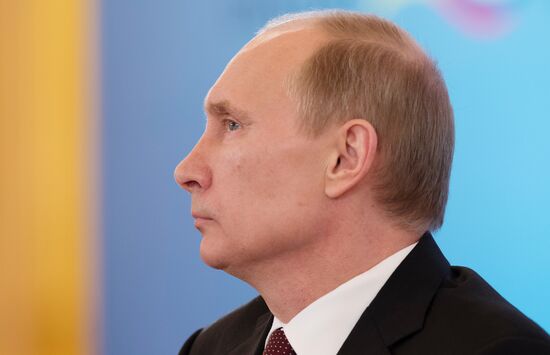 Vladimir Putin and Angela Merkel at St. Petersburg Dialog Forum