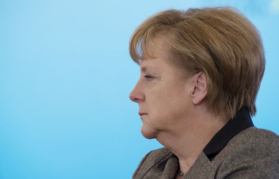 Vladimir Putin and Angela Merkel at 12th Petersburg Dialog
