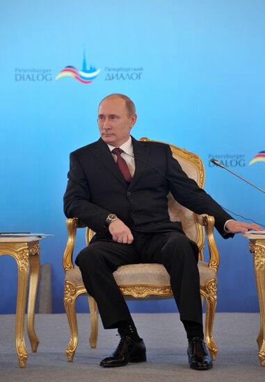Vladimir Putin and Angela Merkel at 12th Petersburg Dialog