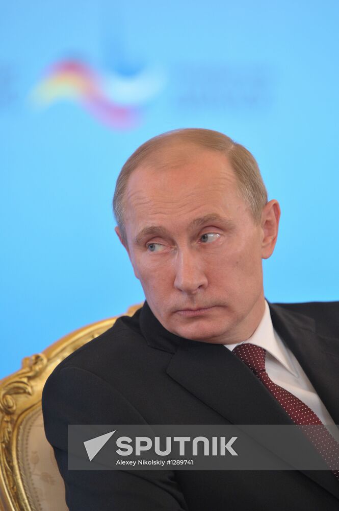 Vladimir Putin and Angela Merkel at St. Petersburg Dialog Forum