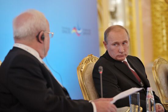 Vladimir Putin and Angela Merkel at 12th Petersburg Dialog