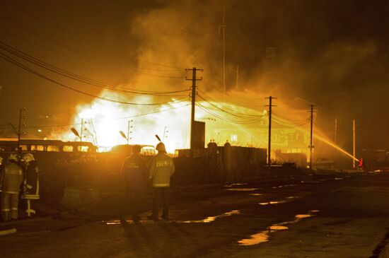 Large fire engulfs parking lot in Tver