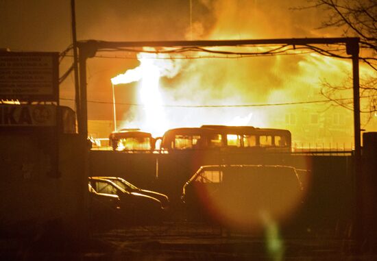 Large fire engulfs parking lot in Tver