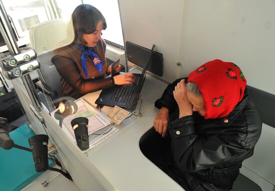 Work of pension fund mobile customer service