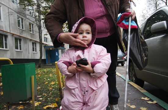 Life of visually impaired family in Moscow
