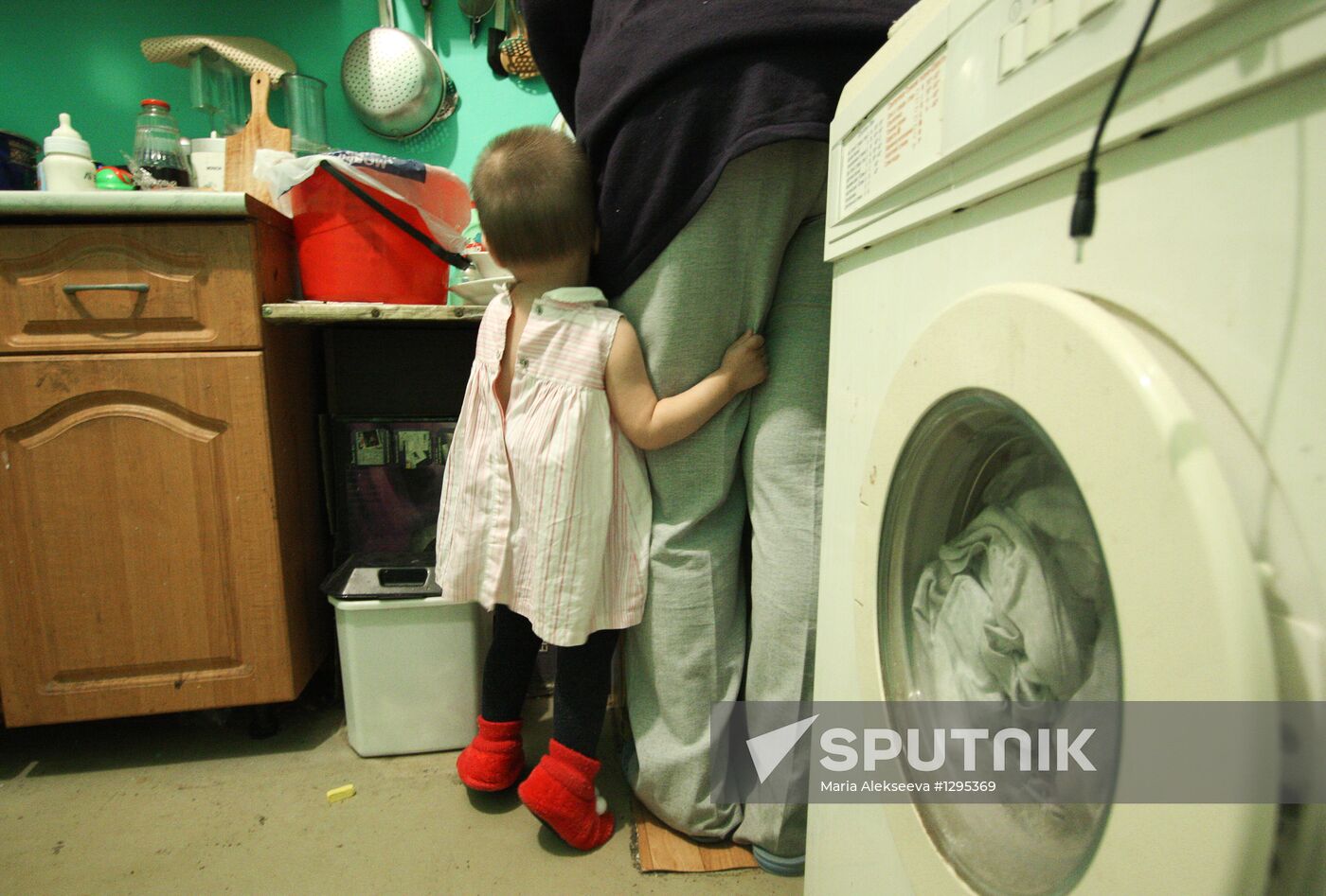 Life of visually impaired family in Moscow