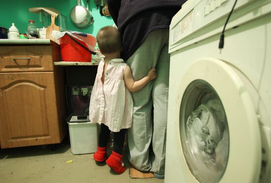 Life of visually impaired family in Moscow