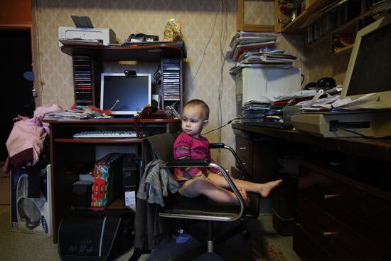 Life of visually impaired family in Moscow