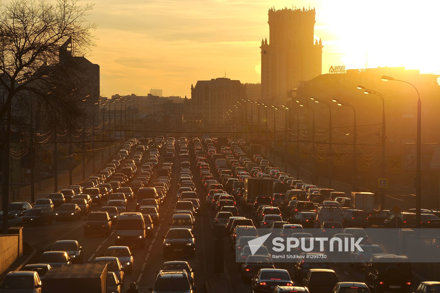 Car "probki" traffic jams on Moscow streets