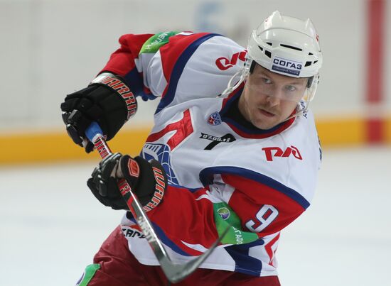 Hockey. KHL. Lev vs. Lokomotiv
