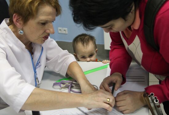 Life of visually impaired family in Moscow
