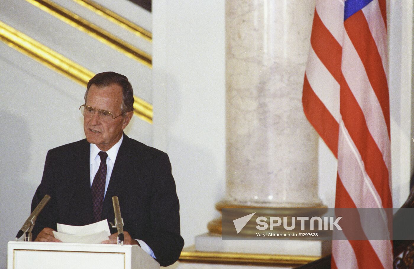 Mikhail Gorbachev and George Bush
