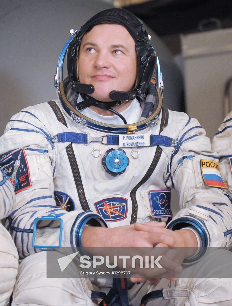 Long-term ISS Expedition 34/35 crews train at Gagarin Center