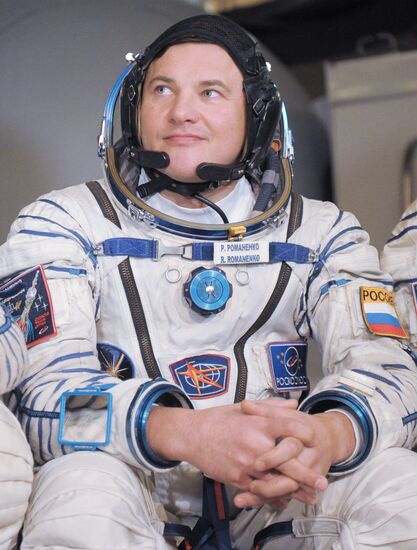 Long-term ISS Expedition 34/35 crews train at Gagarin Center