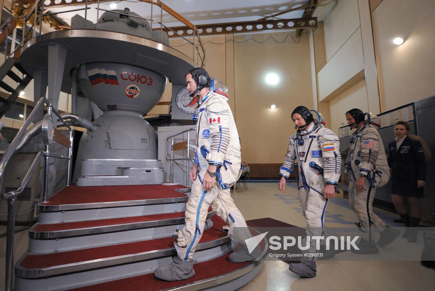 Long-term ISS Expedition 34/35 crews train at Gagarin Center