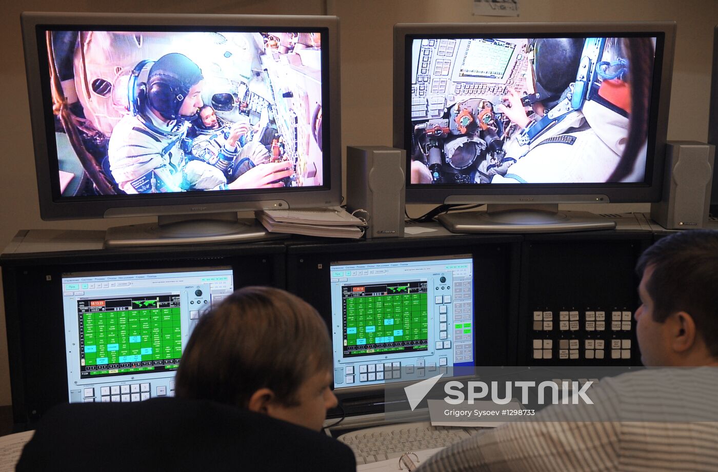 Long-term ISS Expedition 34/35 crews train at Gagarin Center